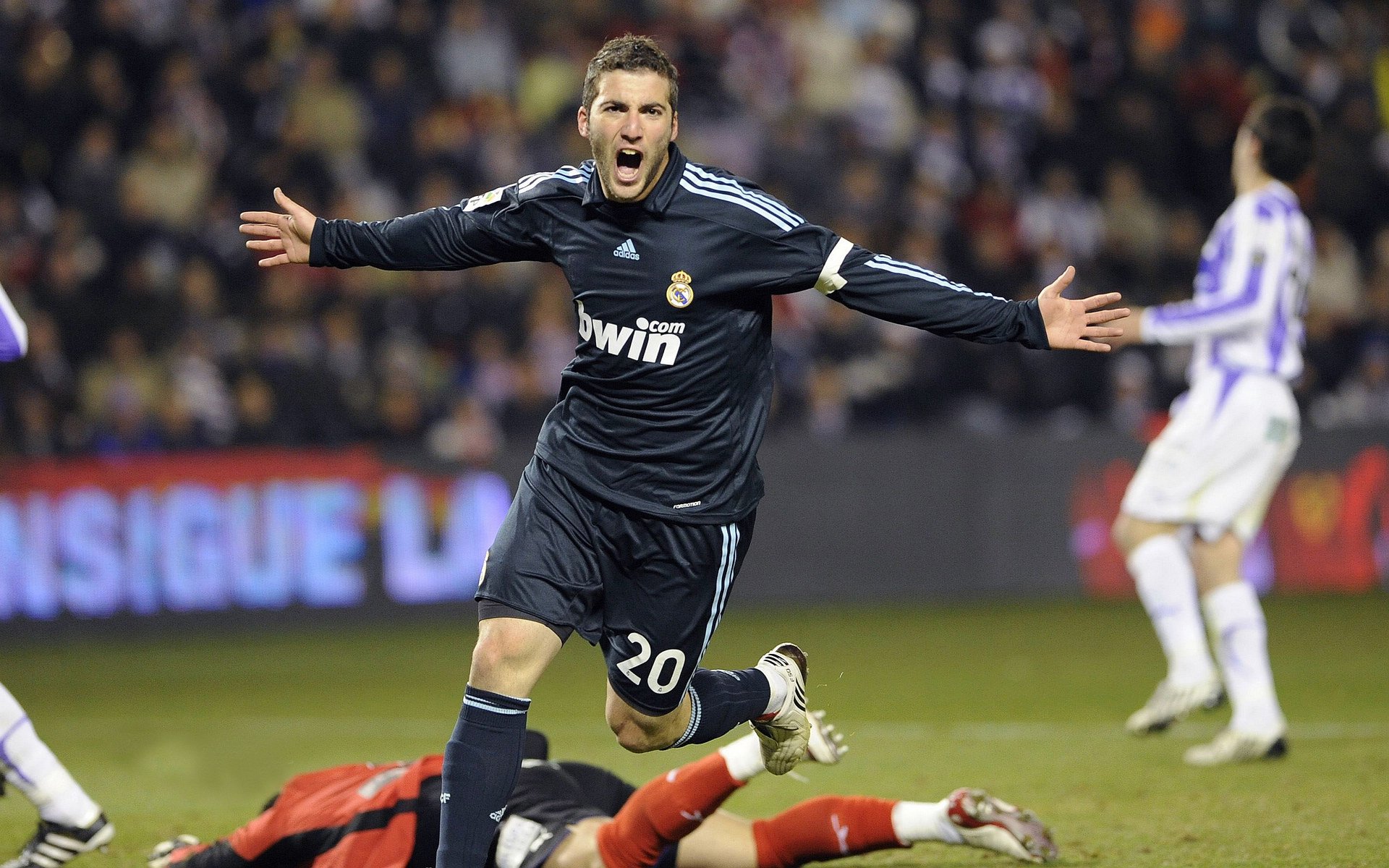 英超激情场面：翻盘、绝杀不断上演，英超qg